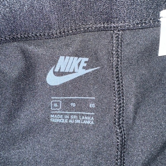 Nike‎ Women's XL Floral Logo Leggings Cropped Black Activewear Pants - Picture 5 of 10